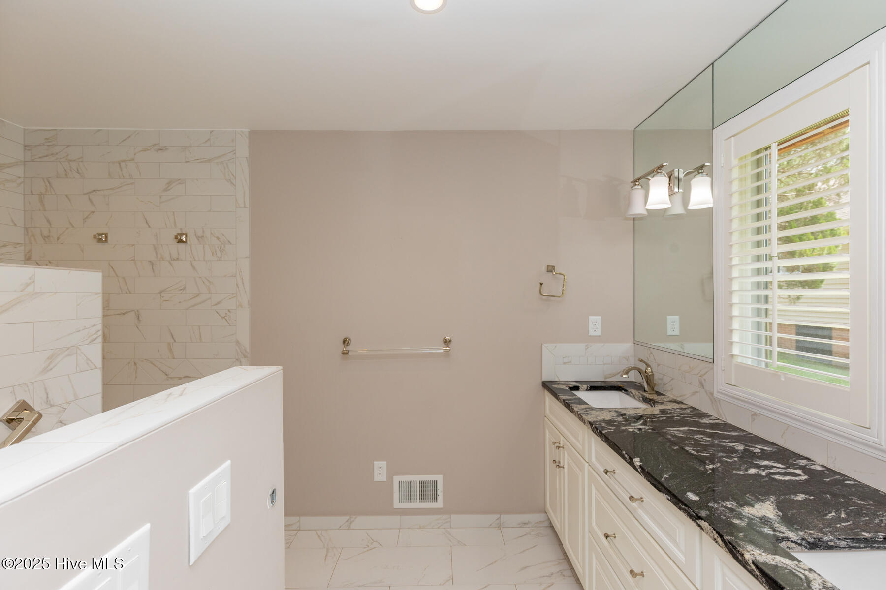 121 Lakeview Point West End, NC 27376 - Photo 29 of 67 primary bath2