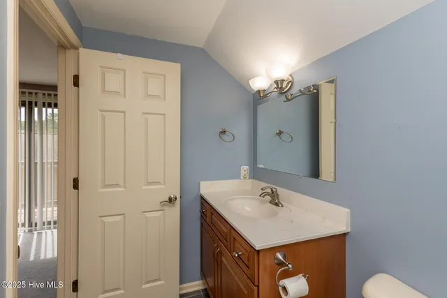 $715,000 | 121 Lakeview Point, West End, NC 27376