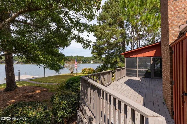 $715,000 | 121 Lakeview Point, West End, NC 27376