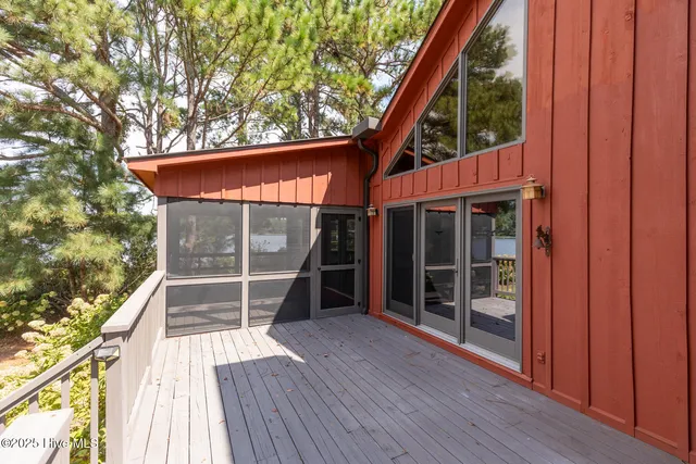 $715,000 | 121 Lakeview Point, West End, NC 27376