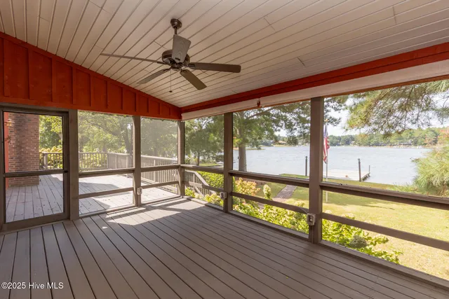 $715,000 | 121 Lakeview Point, West End, NC 27376