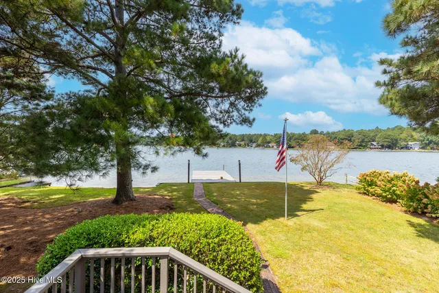 $715,000 | 121 Lakeview Point, West End, NC 27376