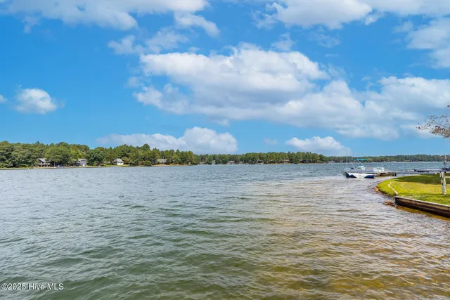 $715,000 | 121 Lakeview Point, West End, NC 27376