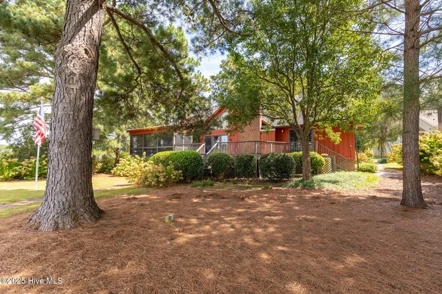 $715,000 | 121 Lakeview Point, West End, NC 27376