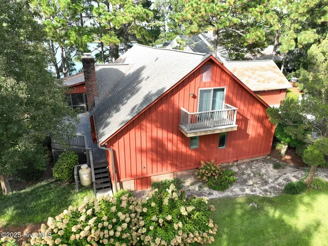 $715,000 | 121 Lakeview Point, West End, NC 27376