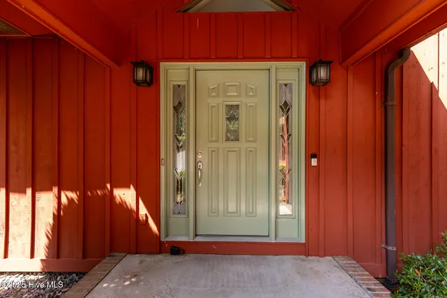 $715,000 | 121 Lakeview Point, West End, NC 27376