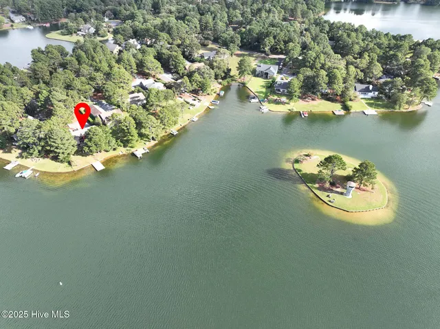 $715,000 | 121 Lakeview Point, West End, NC 27376