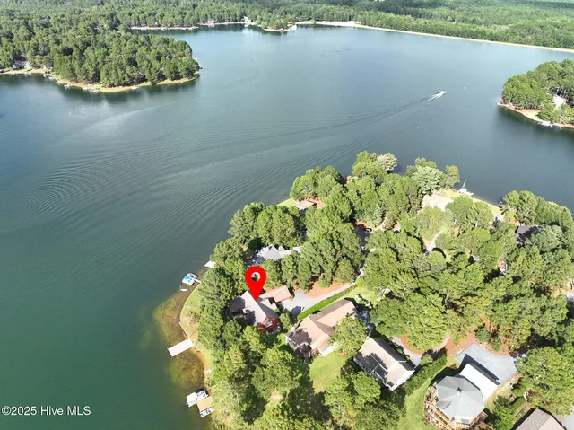 $715,000 | 121 Lakeview Point, West End, NC 27376