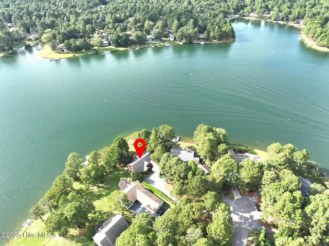 $715,000 | 121 Lakeview Point, West End, NC 27376