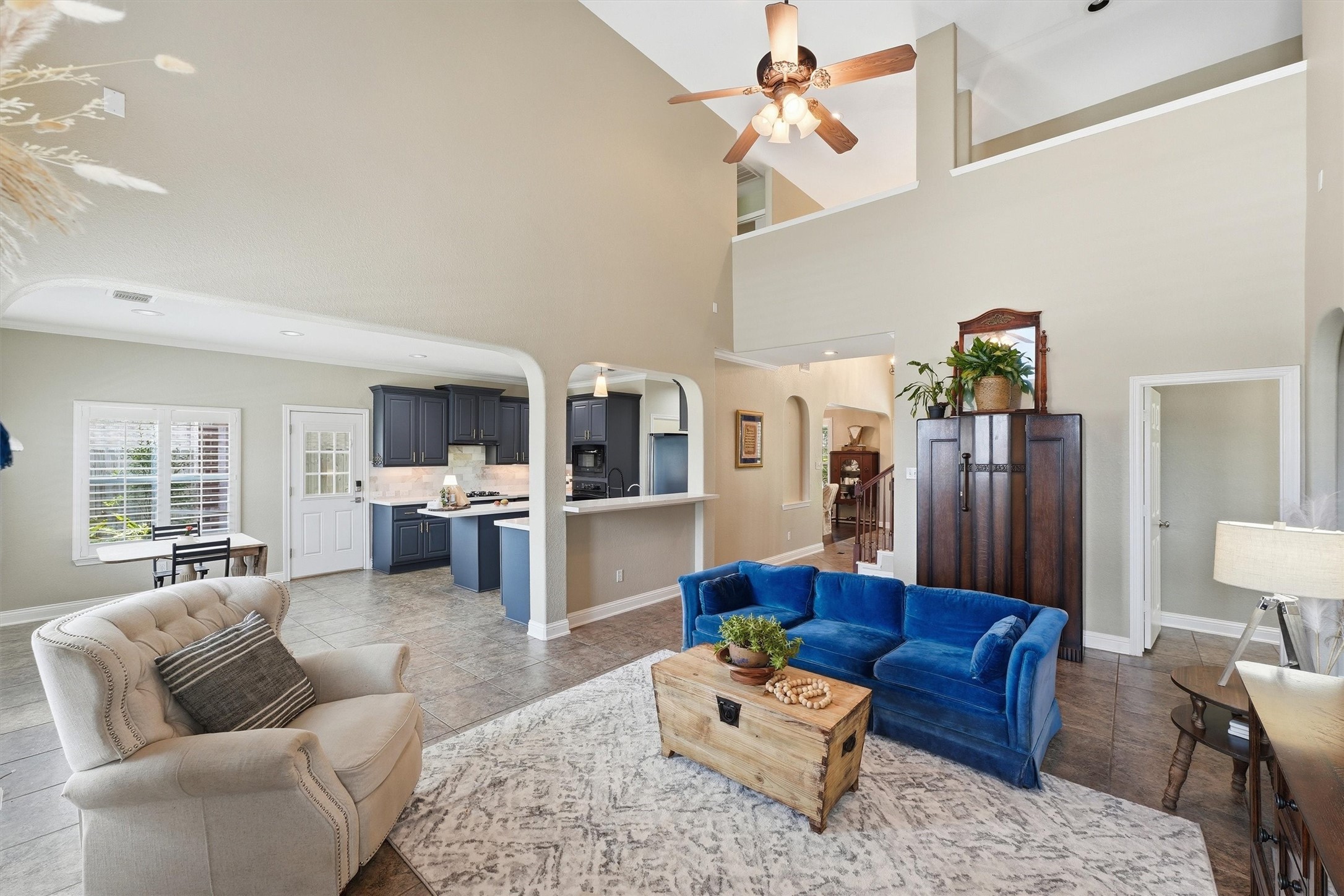 25181 Ramrock Drive Porter, TX 77365 - Photo 11 of 35 a living room with furniture kitchen view and a chandelier