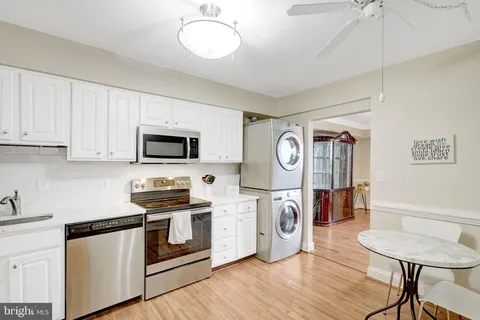 $350,000 | 3713 South George Mason Drive, Unit 904W, Falls Church, VA 22041