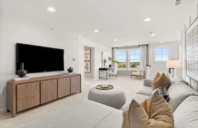 $674,995 | 38 East Pt Drive, Unit 5, East Providence, RI 02916