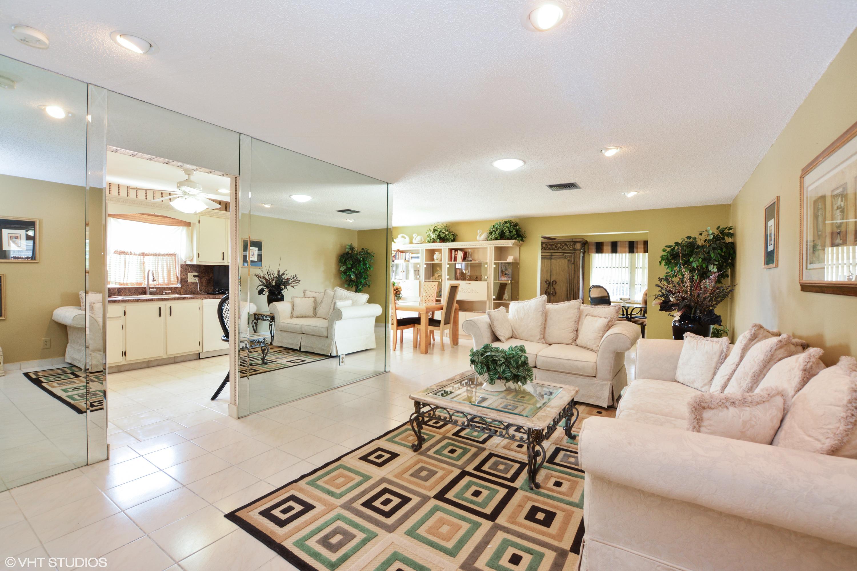 6098 Lasalle Road Delray Beach, FL 33484 - Photo 5 of 16 05_6098LaSalleRd_21_GreatRoom_HiRes