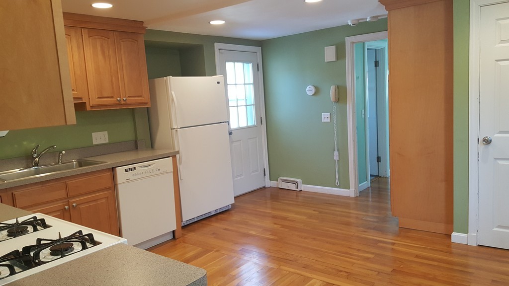 47 Hoover Road Walpole, MA 02081 - Photo 2 of 18 Gallery Image 2