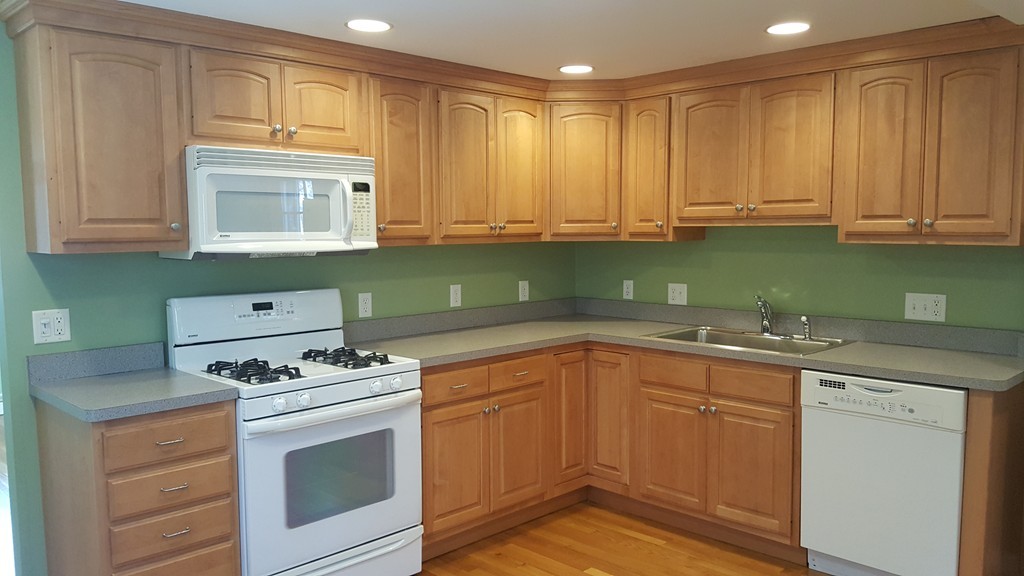 47 Hoover Road Walpole, MA 02081 - Photo 3 of 18 Gallery Image 3