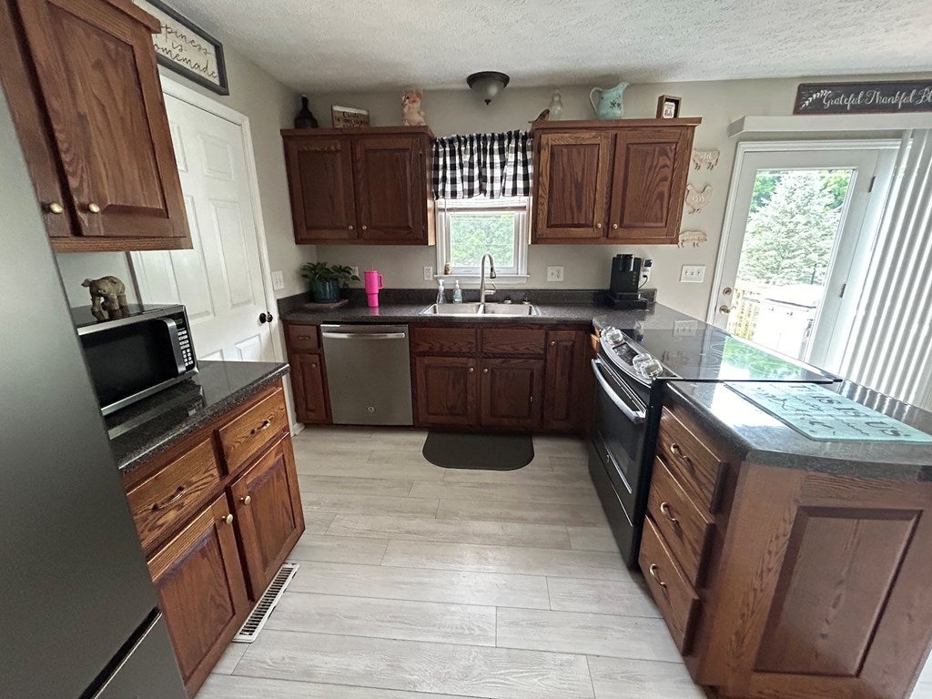 659 Ivanhoe Road Max Meadows, VA 24360 - Photo 4 of 43 Gallery Image 4