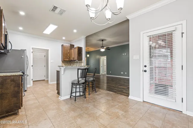 $1,725 | 307 Flanders Ridge Drive, Youngsville, LA 70592