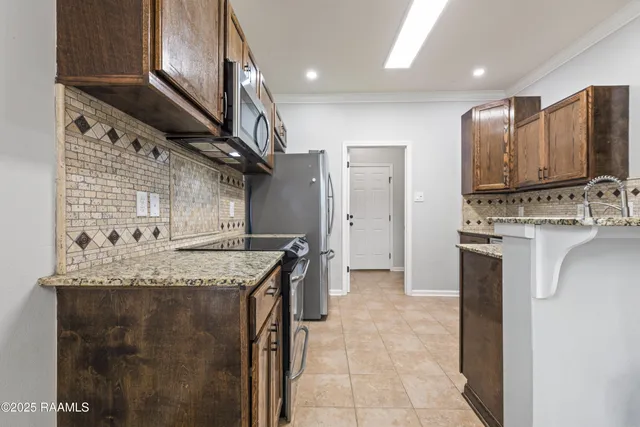 $1,725 | 307 Flanders Ridge Drive, Youngsville, LA 70592