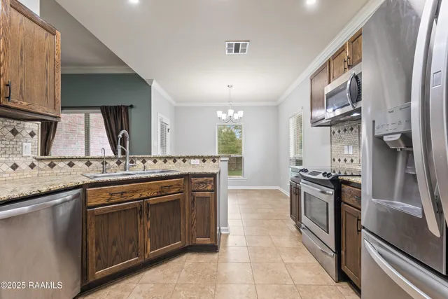 $1,725 | 307 Flanders Ridge Drive, Youngsville, LA 70592