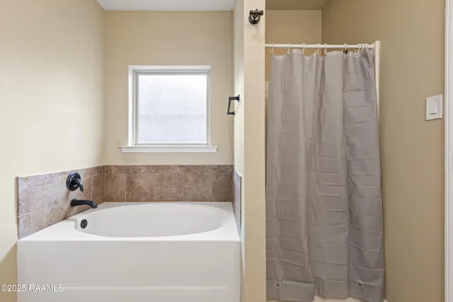 $1,725 | 307 Flanders Ridge Drive, Youngsville, LA 70592