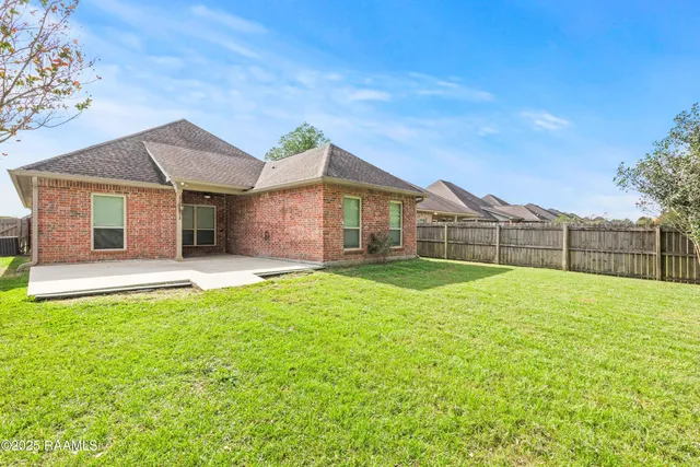 $1,725 | 307 Flanders Ridge Drive, Youngsville, LA 70592
