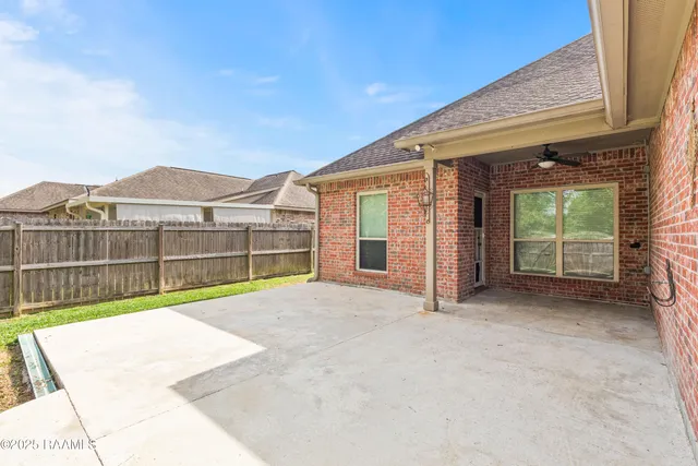 $1,725 | 307 Flanders Ridge Drive, Youngsville, LA 70592