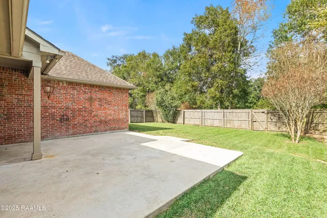 $1,725 | 307 Flanders Ridge Drive, Youngsville, LA 70592