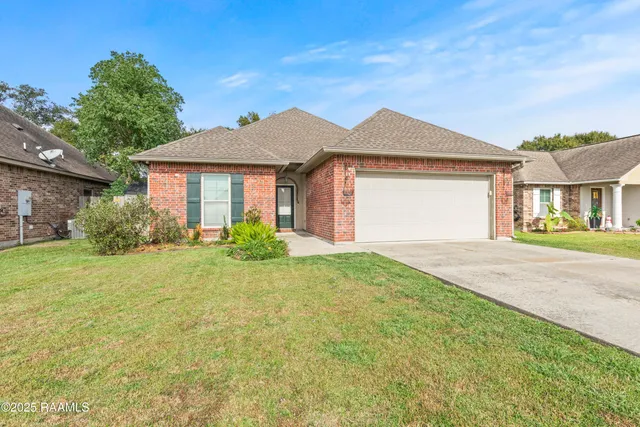 $1,725 | 307 Flanders Ridge Drive, Youngsville, LA 70592