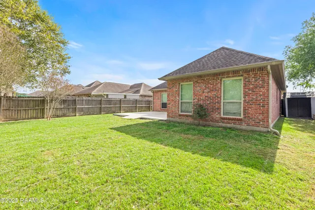 $1,725 | 307 Flanders Ridge Drive, Youngsville, LA 70592