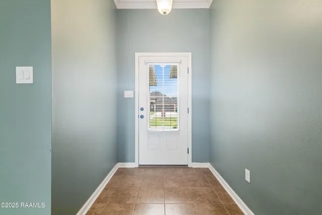 $1,725 | 307 Flanders Ridge Drive, Youngsville, LA 70592