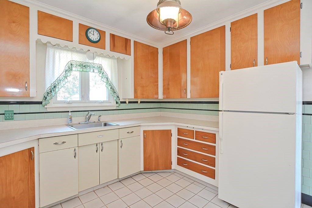 84 Winthrop Street Fall River, MA 02721 - Photo 6 of 35 Gallery Image 6