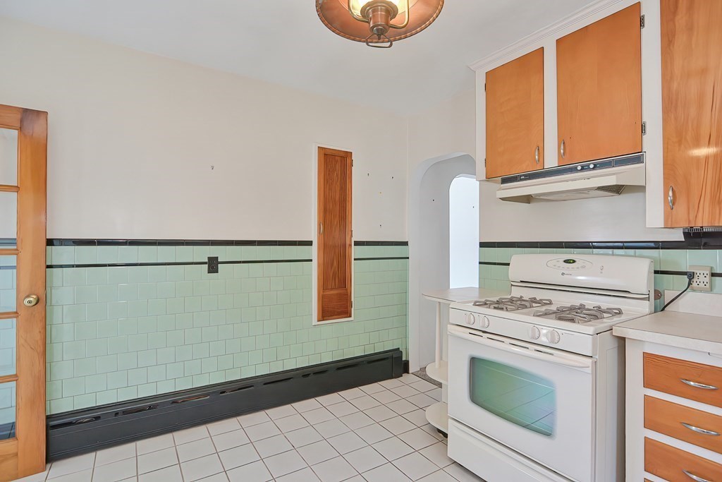 84 Winthrop Street Fall River, MA 02721 - Photo 9 of 35 Gallery Image 9