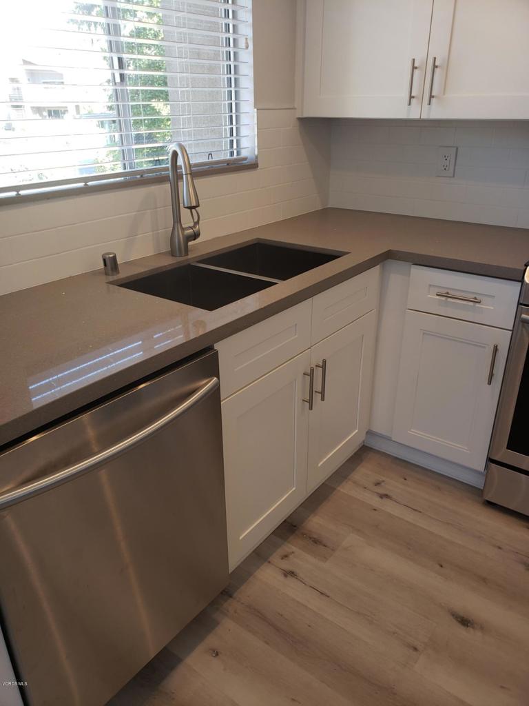 221 Oak Leaf Drive, Unit 203 Thousand Oaks, CA 91360 - Photo 11 of 53