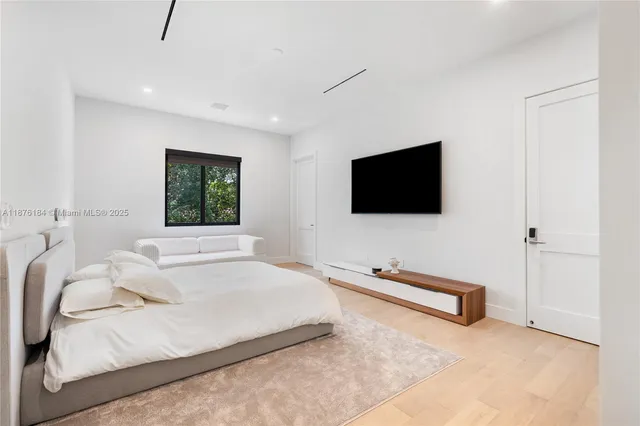 $6,350,000 | 12820 Southwest 80th Avenue, Pinecrest, FL 33156