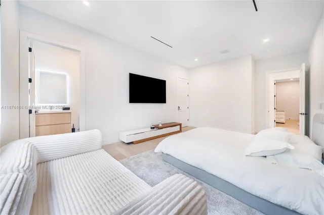 $6,350,000 | 12820 Southwest 80th Avenue, Pinecrest, FL 33156