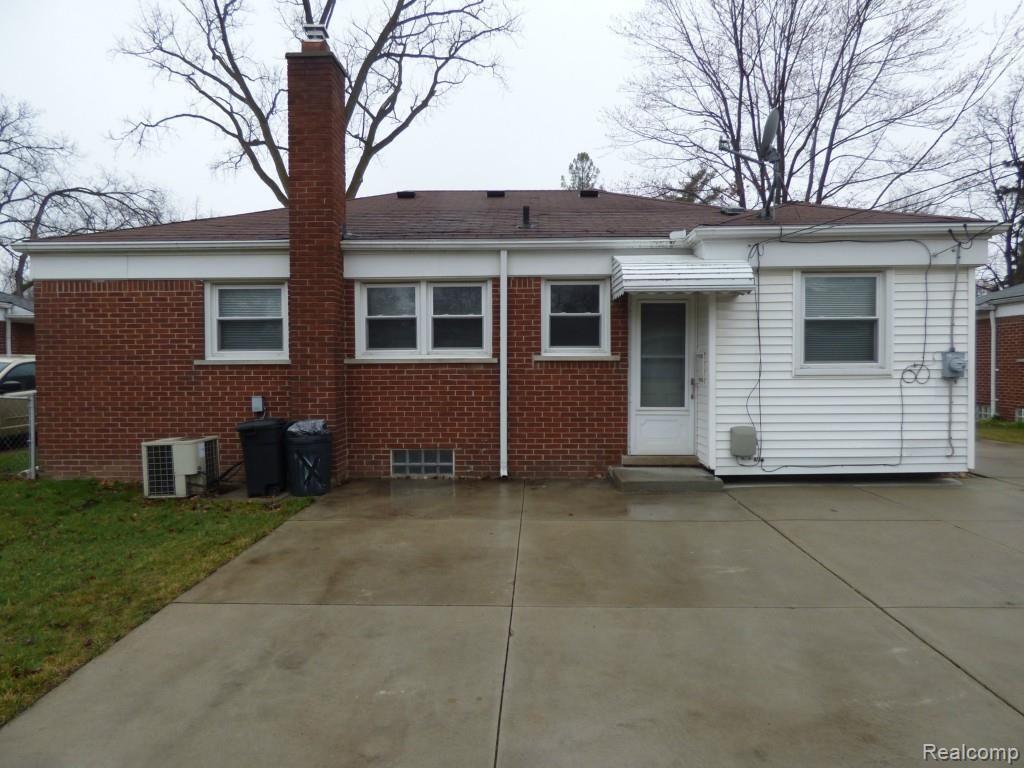 9818 Farmington Road Livonia, MI 48150 - Photo 30 of 34 P1080249.jpg