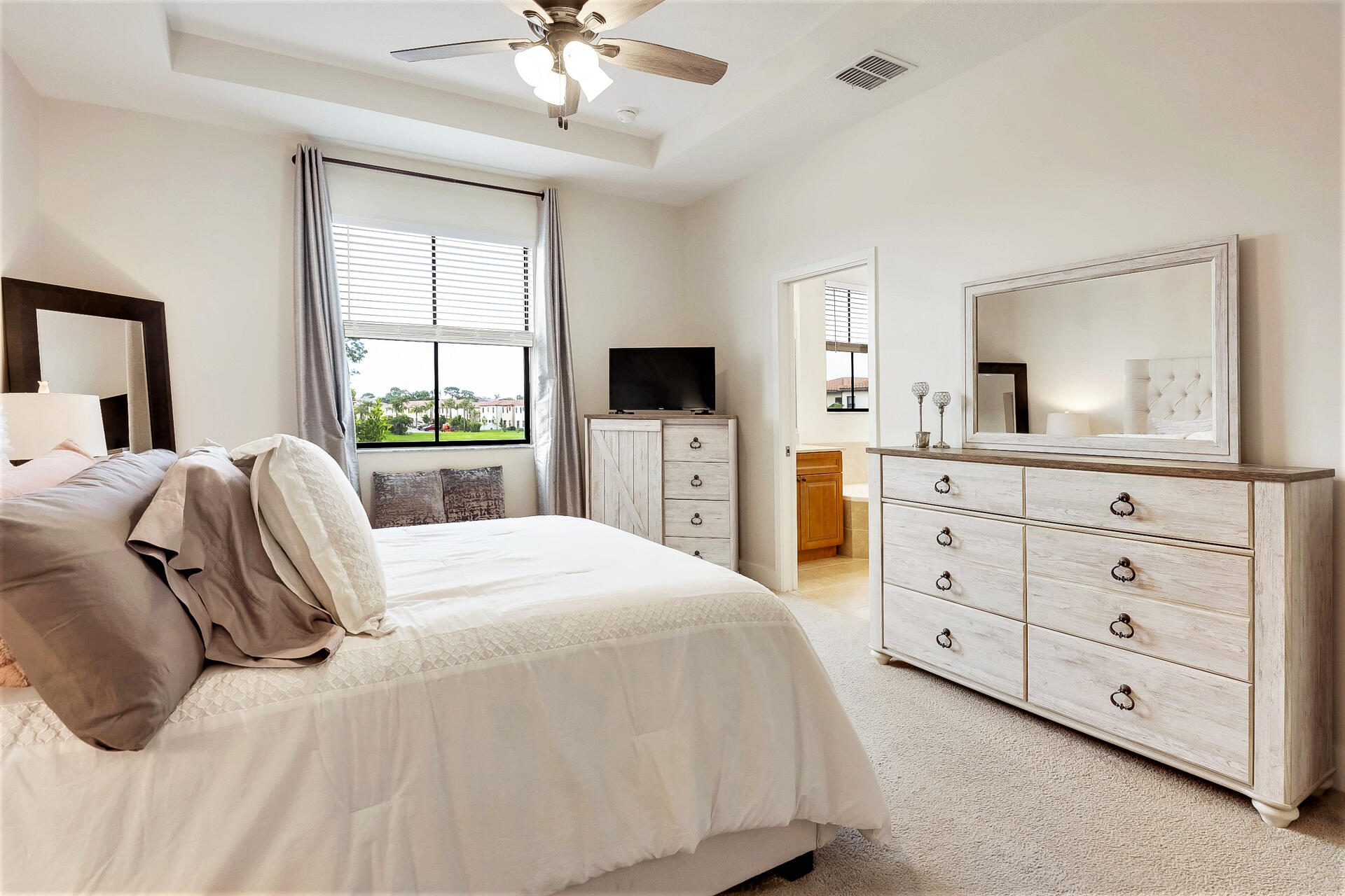 6016 Pine Tree Way Riviera Beach, FL 33410 - Photo 17 of 45 Owner's Suite