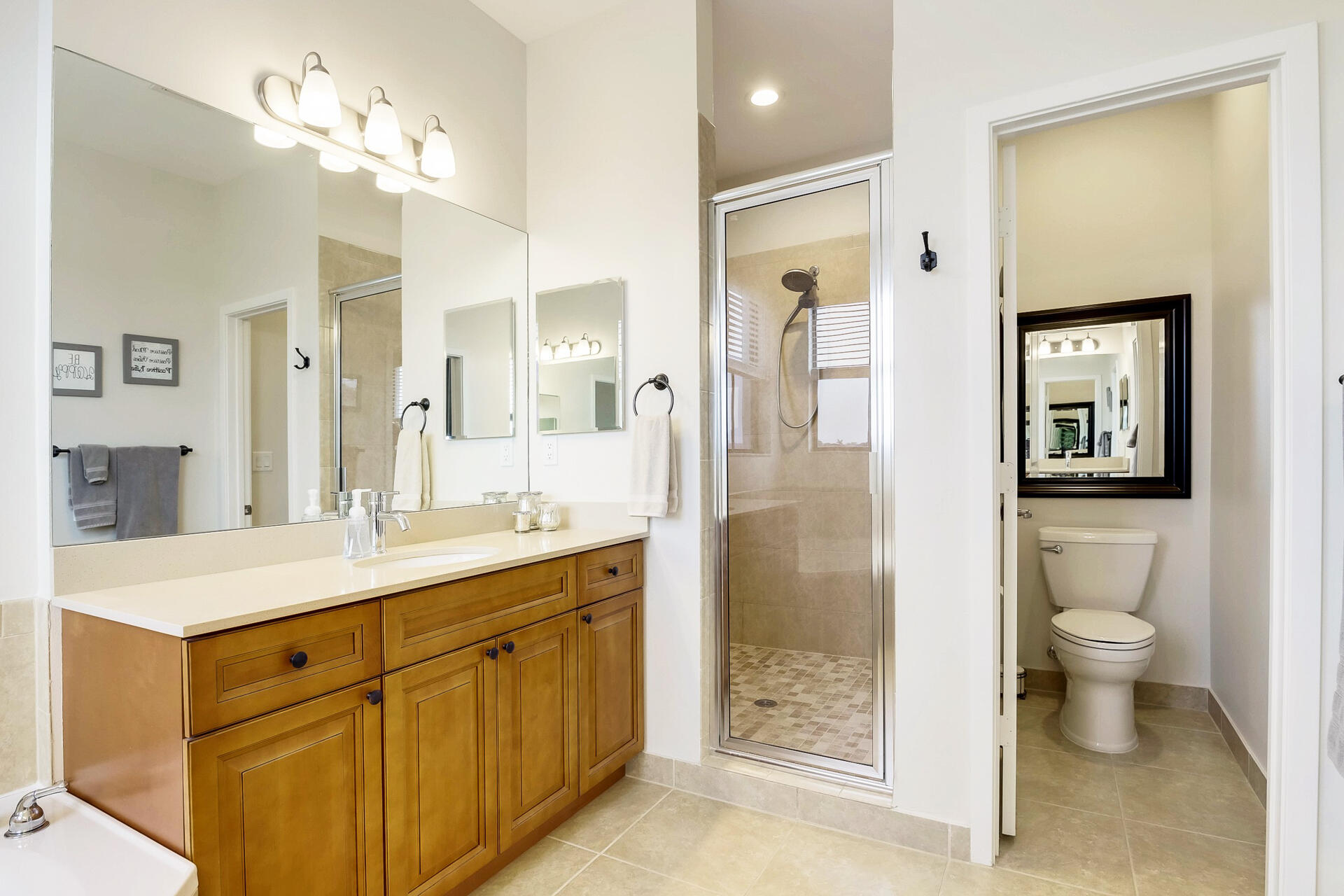 6016 Pine Tree Way Riviera Beach, FL 33410 - Photo 20 of 45 Owner's bath w/step down shower