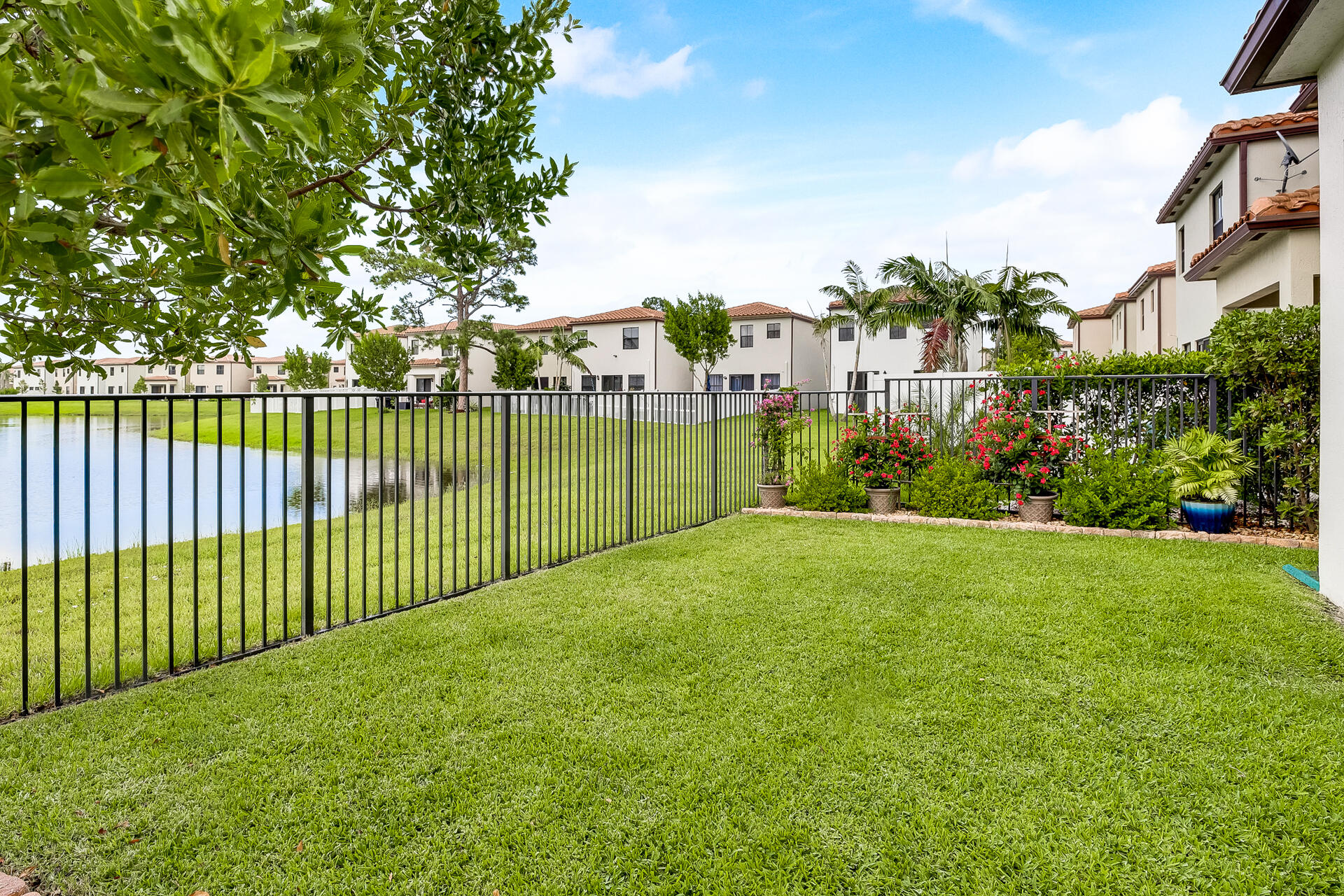 6016 Pine Tree Way Riviera Beach, FL 33410 - Photo 36 of 45 Plenty of Room to play