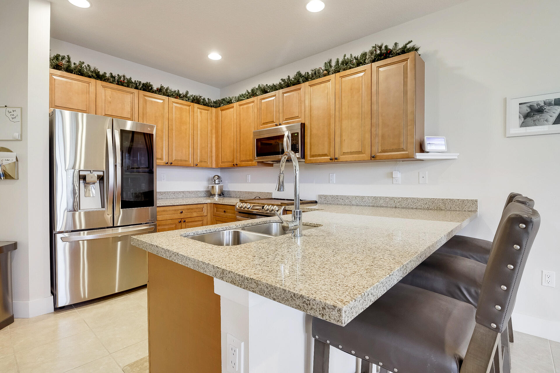 6016 Pine Tree Way Riviera Beach, FL 33410 - Photo 7 of 45 Kitchen w/breakfast bar