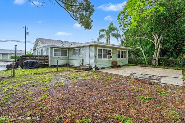 $1,000 | 1708 Pine Street, Unit 2, Melbourne, FL 32901