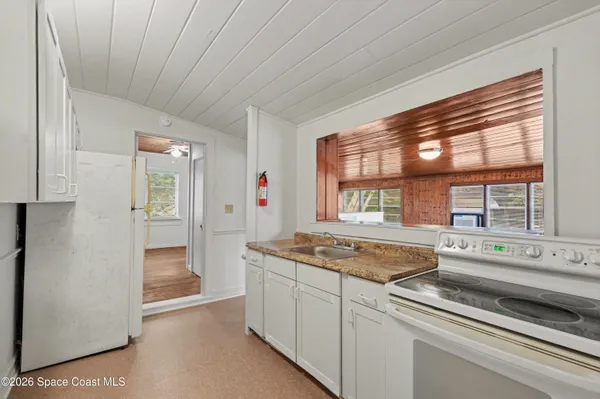 $1,000 | 1708 Pine Street, Unit 2, Melbourne, FL 32901