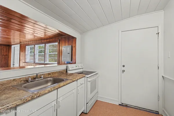 $1,000 | 1708 Pine Street, Unit 2, Melbourne, FL 32901