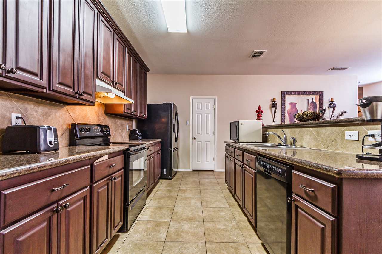 315 Kahlo Loop Laredo, TX 78045 - Photo 4 of 15 Gallery Image 4