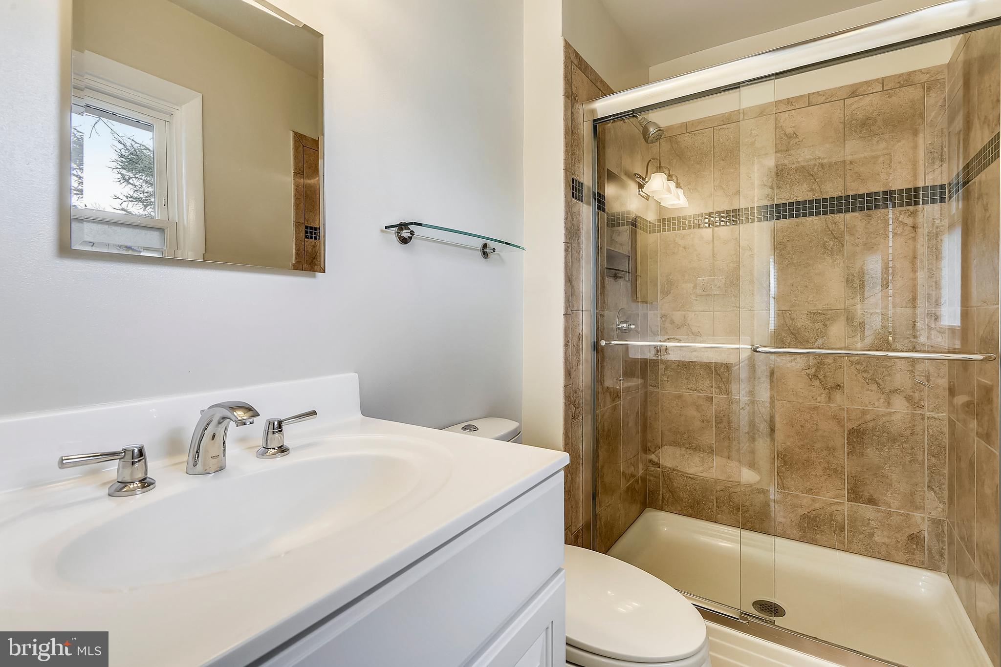 9516 Clement Road Silver Spring, MD 20910 - Photo 16 of 27 Full Master Bathroom (en-suite)