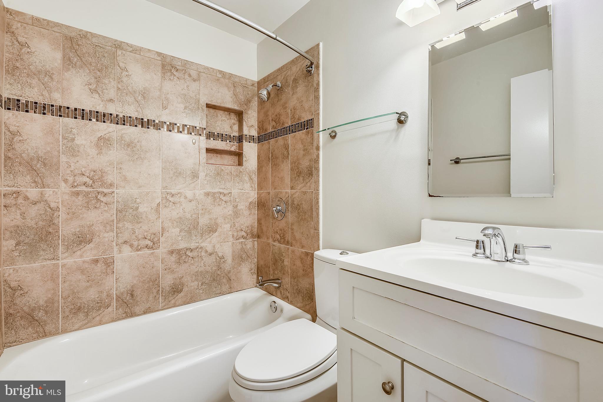 9516 Clement Road Silver Spring, MD 20910 - Photo 17 of 27 Full Bathroom