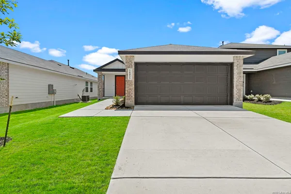 $250,000 | 16055 Mahogany Way, Elmendorf, TX 78112