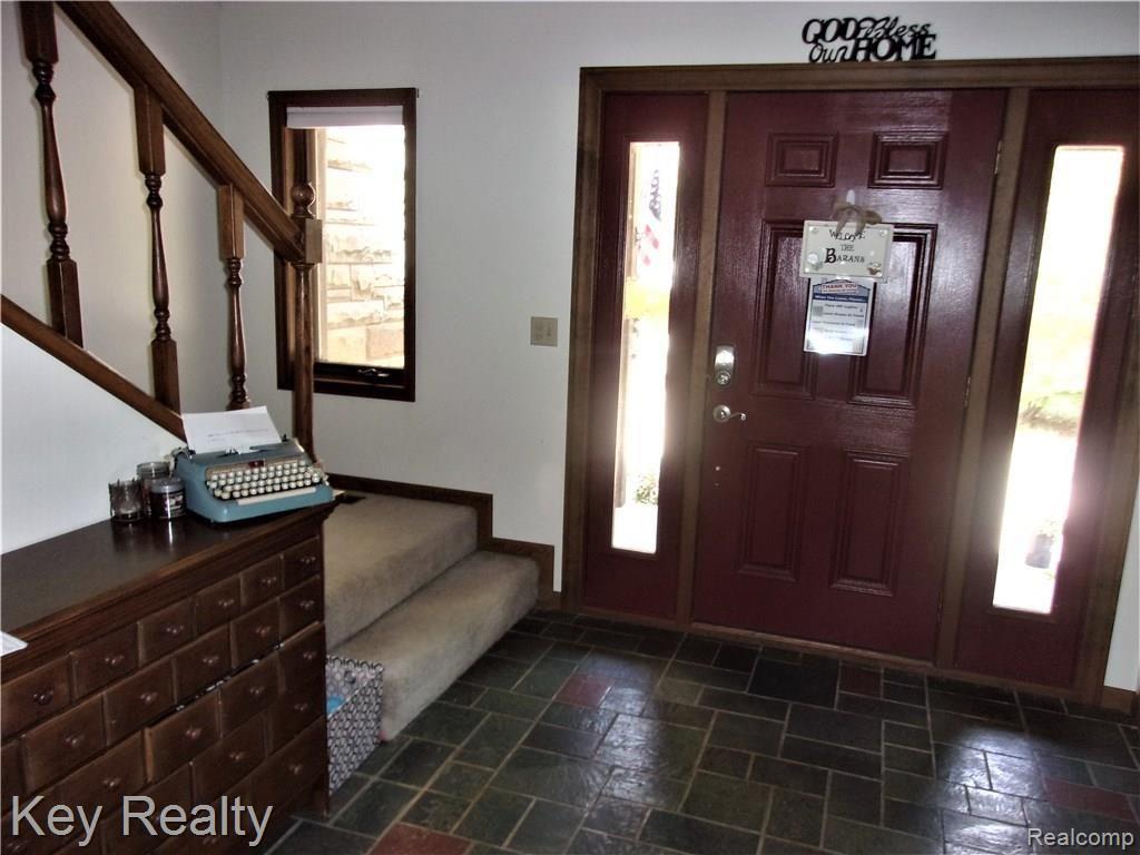 8925 Farmington Road Livonia, MI 48150 - Photo 23 of 56 240_1694 (2).JPG