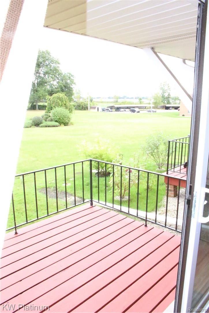 125 Cuttle Road, Unit E37 Marysville, MI 48040 - Photo 6 of 34 IMG_0627.JPG