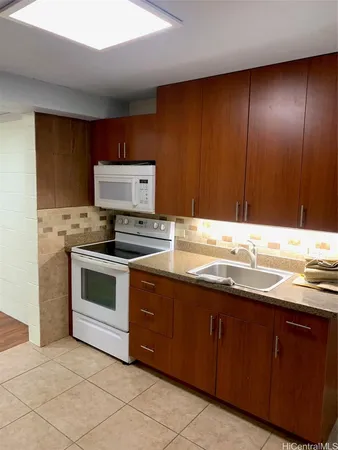 $2,200 | 3840 Anuhea Street, Unit B, Honolulu, HI 96816